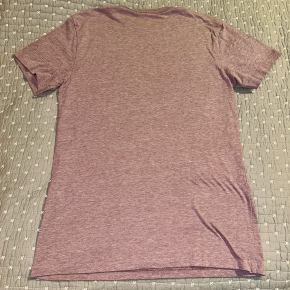 (Bundle 2 for $20) Vineyard Vines Men’s Mauve Fish Graphic Tee Sz XS - Picture 2 of 4